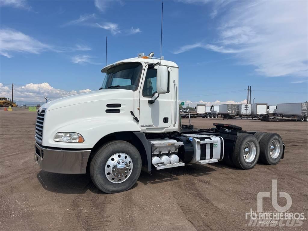 Mack CH613 وحدات الجر