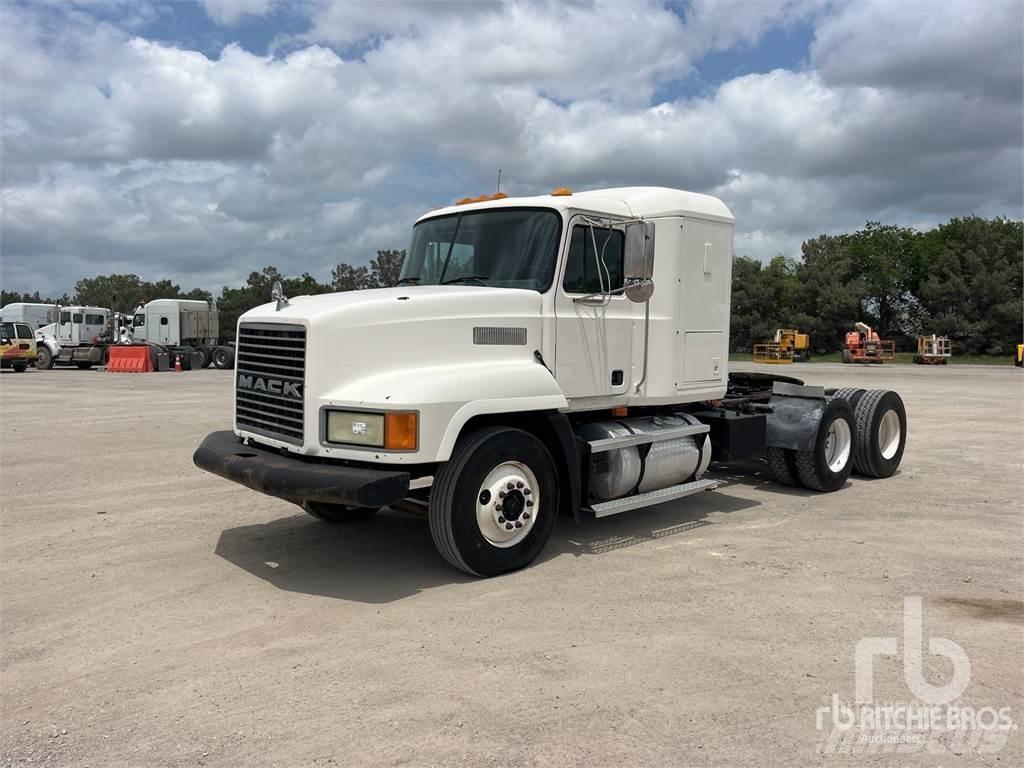 Mack CH613 وحدات الجر