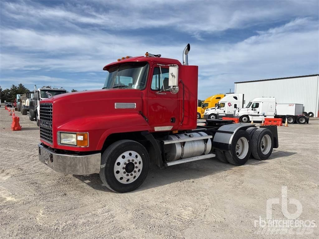 Mack CH613 وحدات الجر
