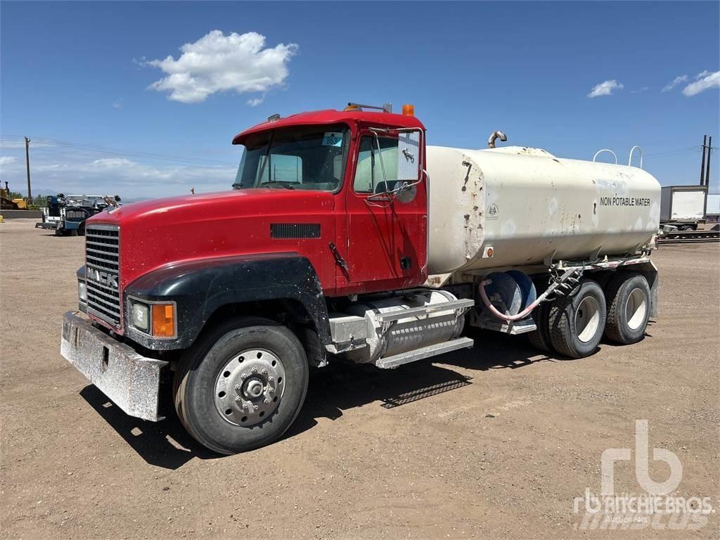 Mack CH613 صهاريج مياه