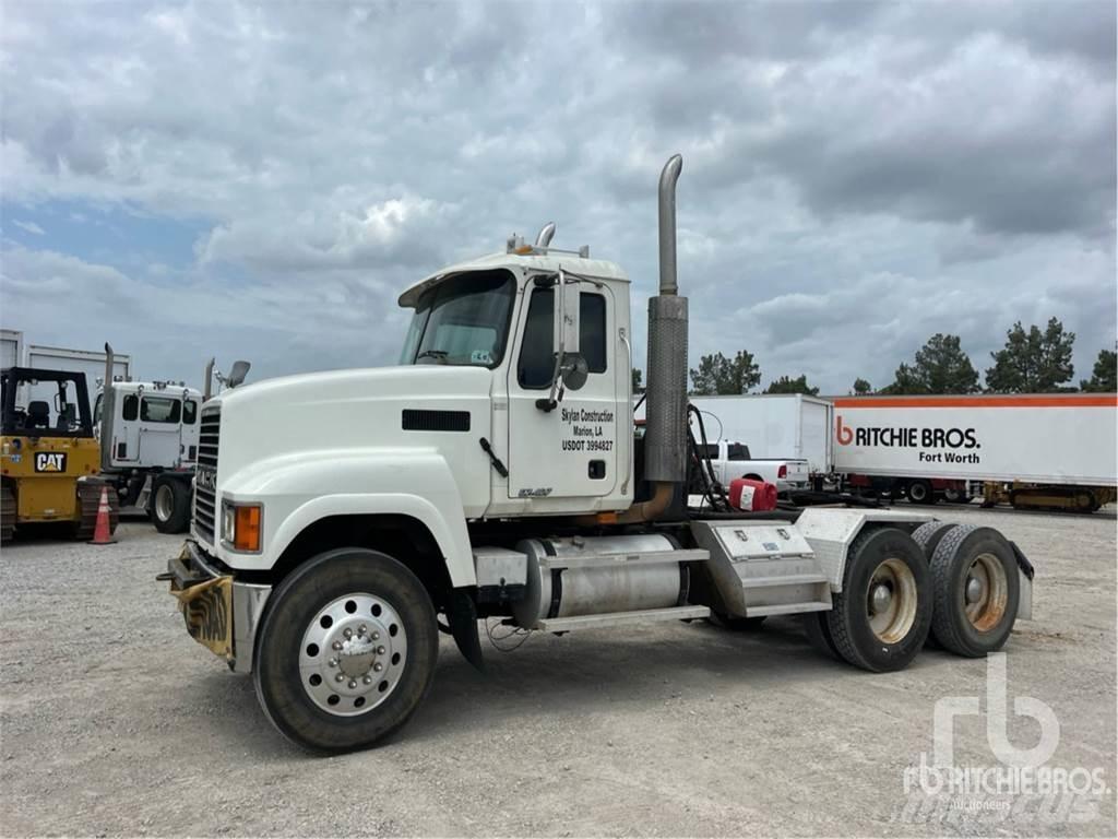 Mack CHN613 وحدات الجر