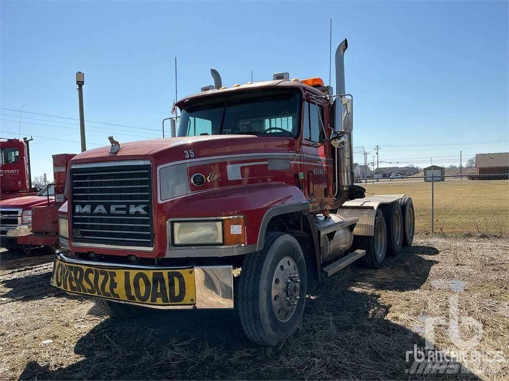 Mack CL713 وحدات الجر