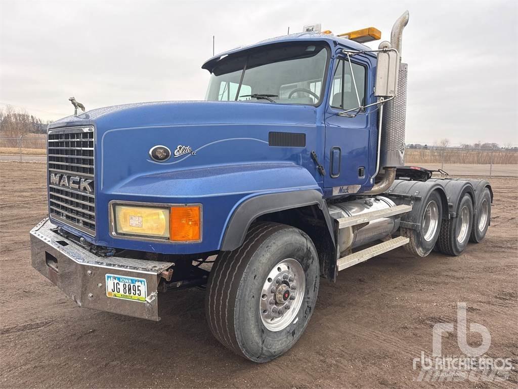 Mack CL733 وحدات الجر