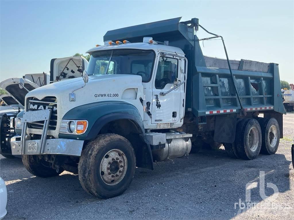 Mack CV713 شاحنات قلابة