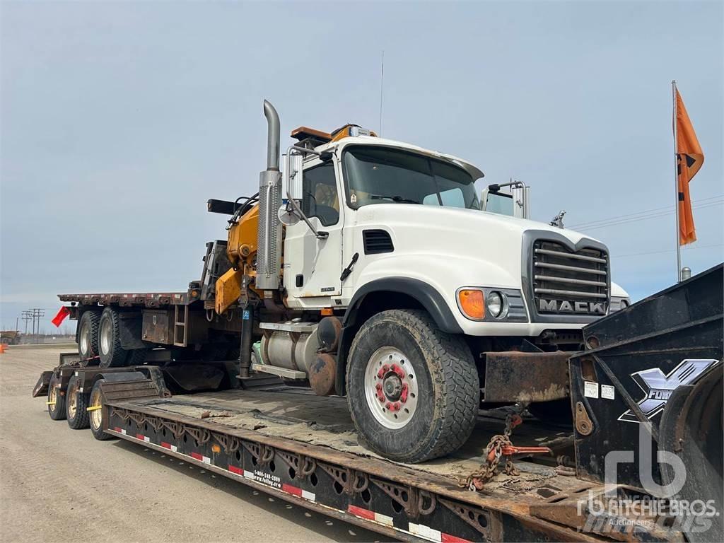 Mack CV713 شاحنات الرافعات