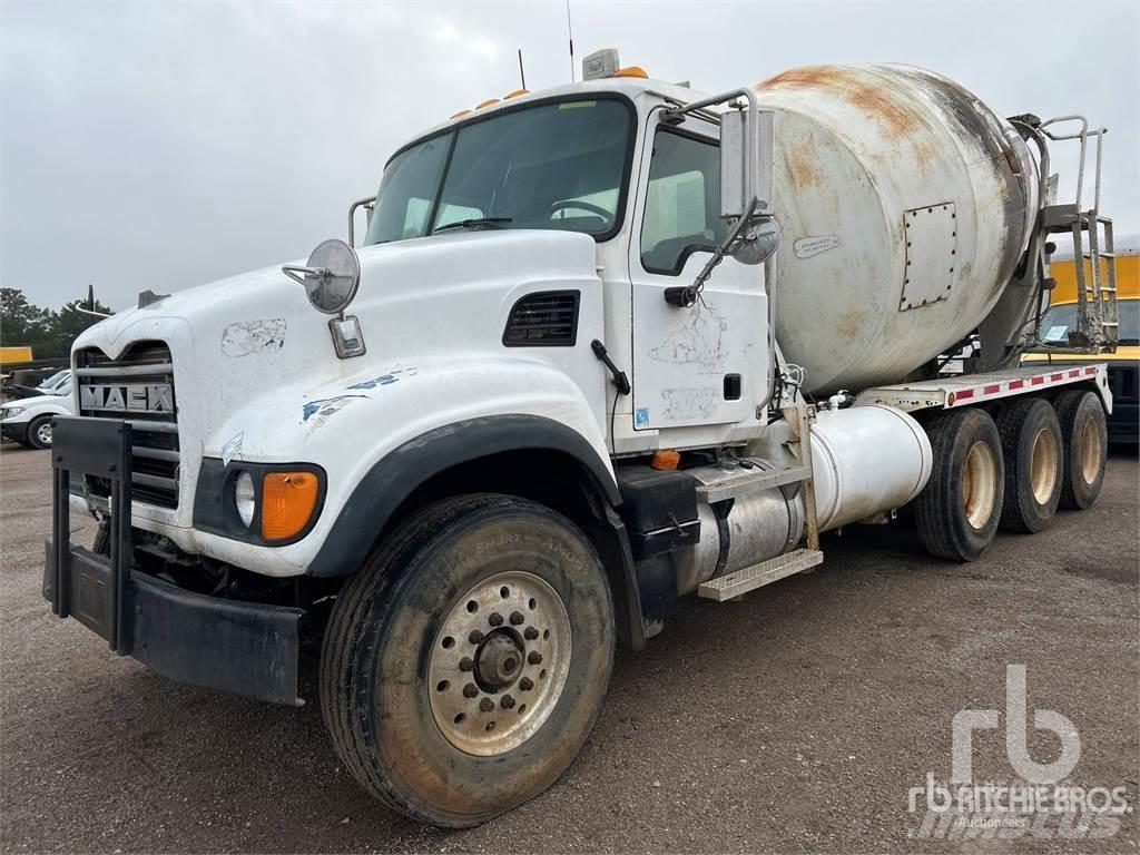 Mack CV713 شاحنات خرسانة
