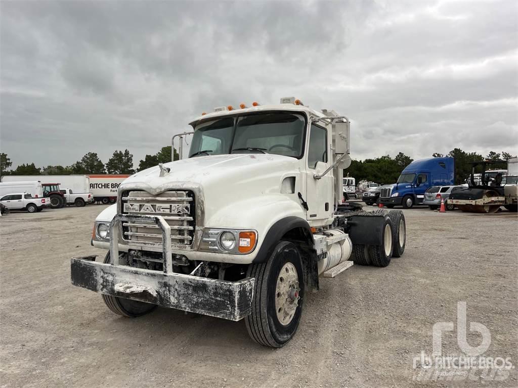 Mack CV713 وحدات الجر