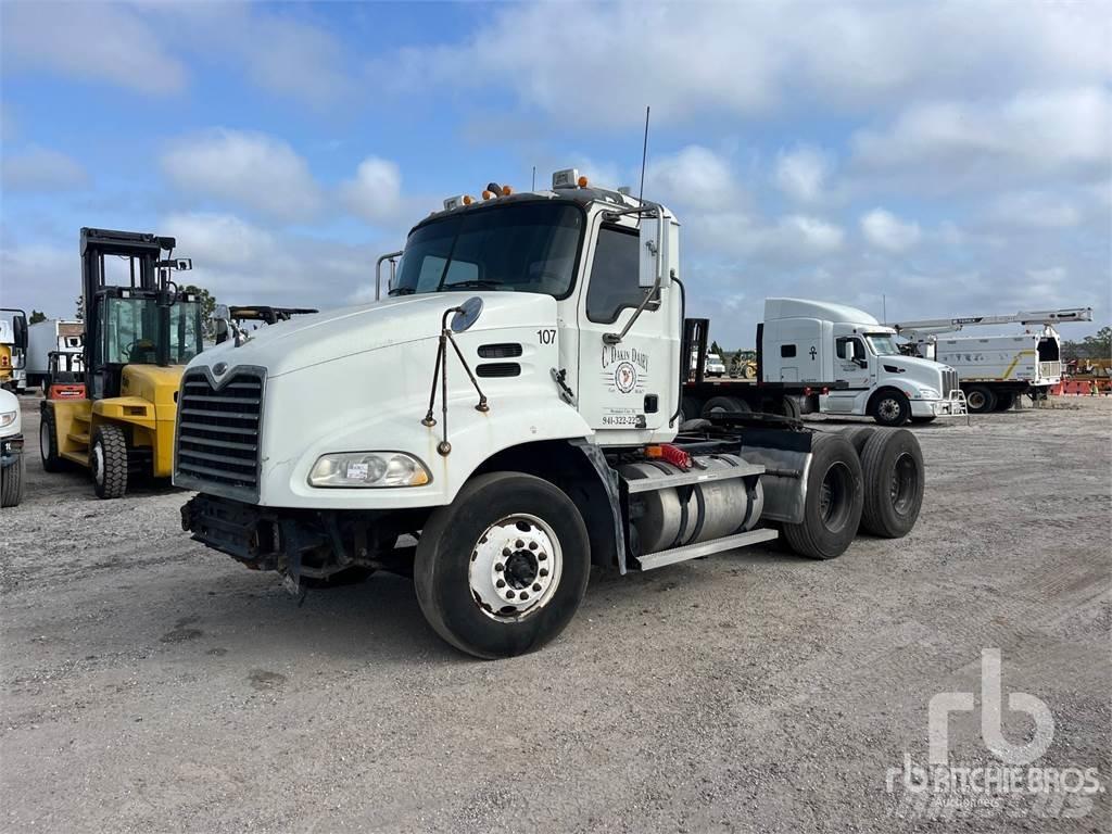 Mack CX613 وحدات الجر