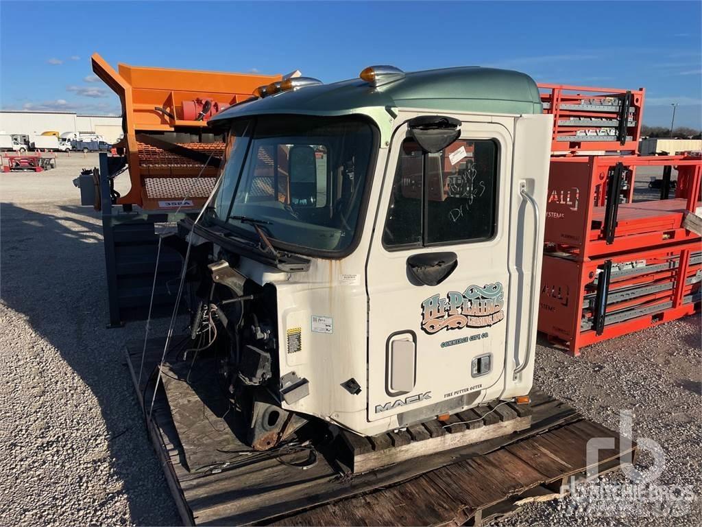 Mack CX613 كابينة والداخلية