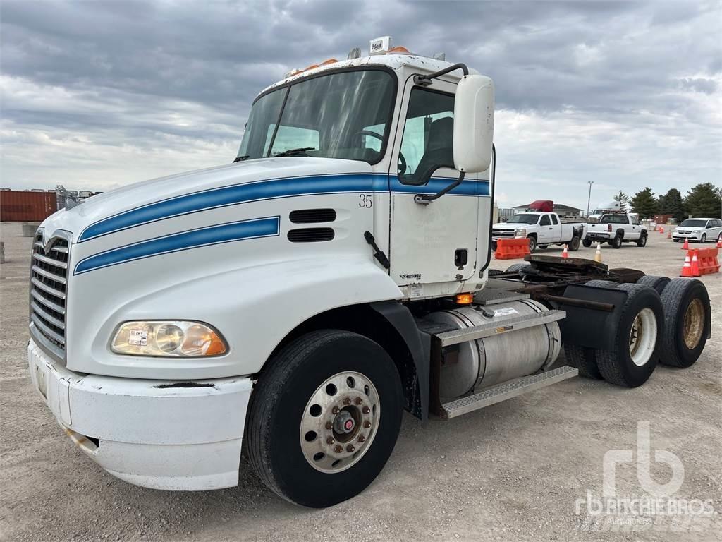 Mack CXN613 وحدات الجر