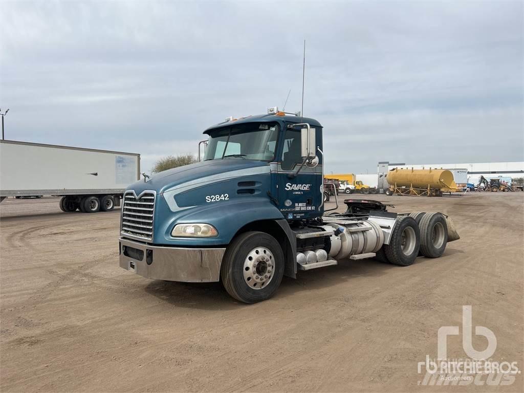 Mack CXU600 وحدات الجر