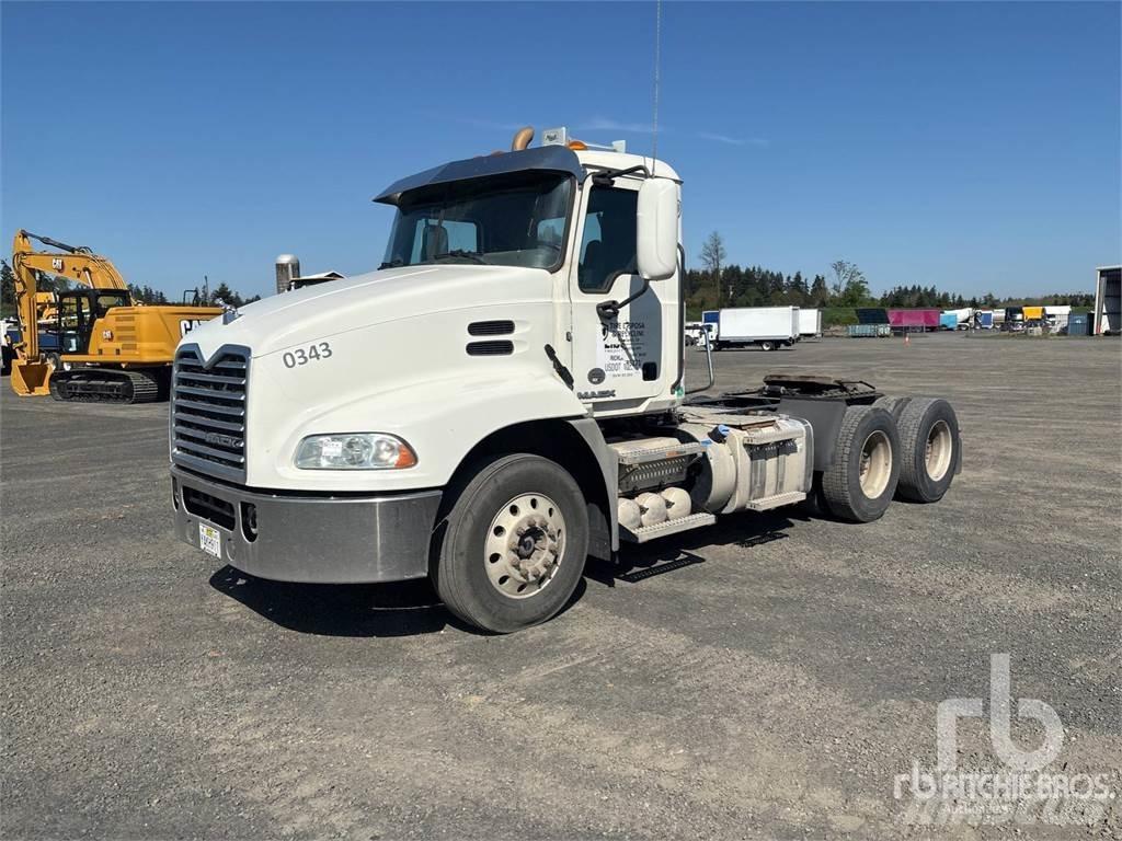 Mack CXU613 وحدات الجر
