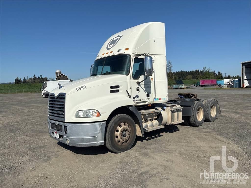 Mack CXU613 وحدات الجر