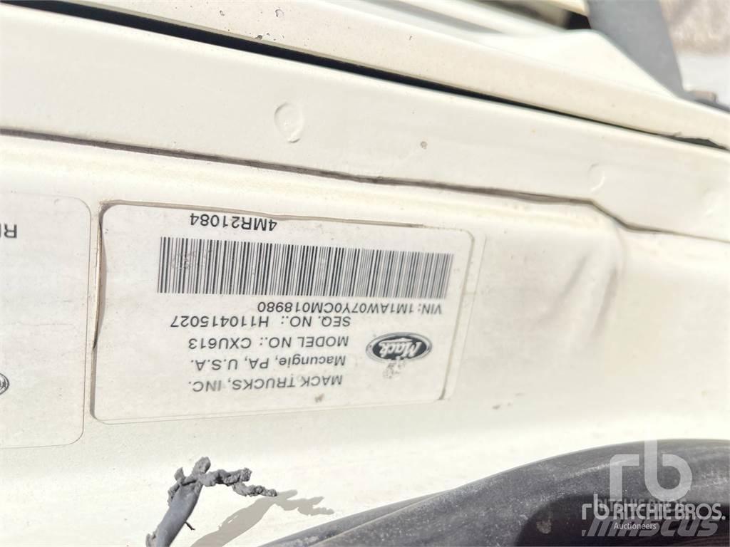 Mack CXU613 وحدات الجر