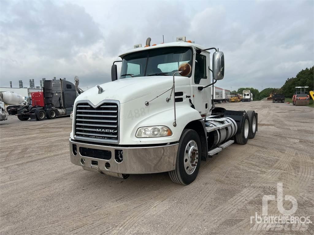 Mack CXU613 وحدات الجر