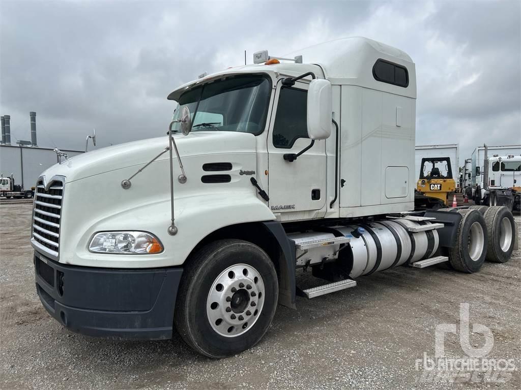 Mack CXU613 وحدات الجر