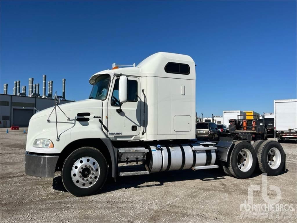 Mack CXU613 وحدات الجر