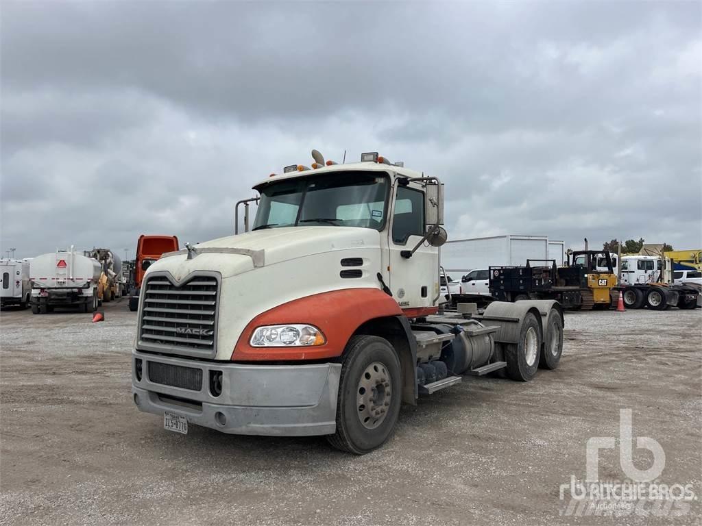 Mack CXU613 وحدات الجر