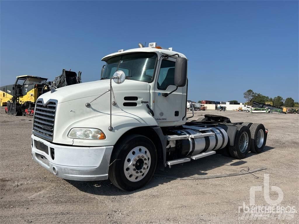 Mack CXU613 وحدات الجر
