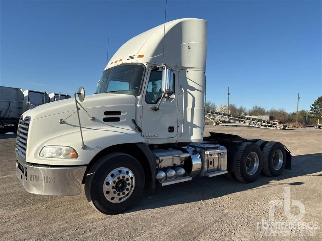 Mack CXU613 وحدات الجر