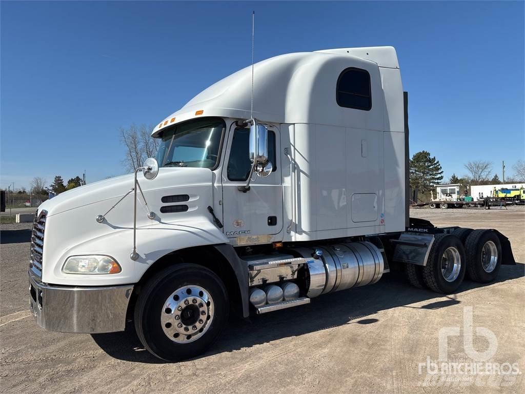 Mack CXU613 وحدات الجر
