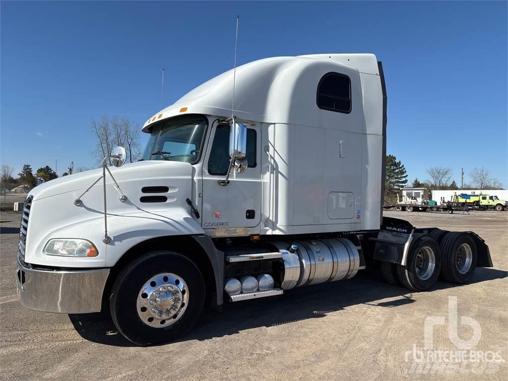 Mack CXU613 وحدات الجر