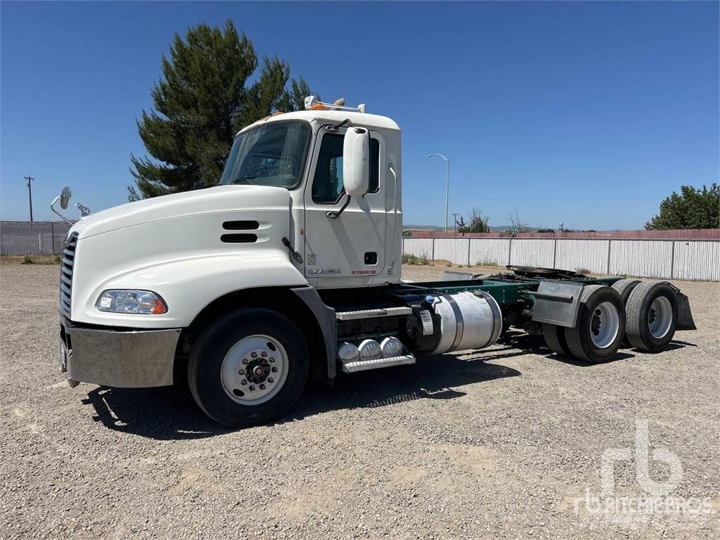 Mack CXU613 وحدات الجر