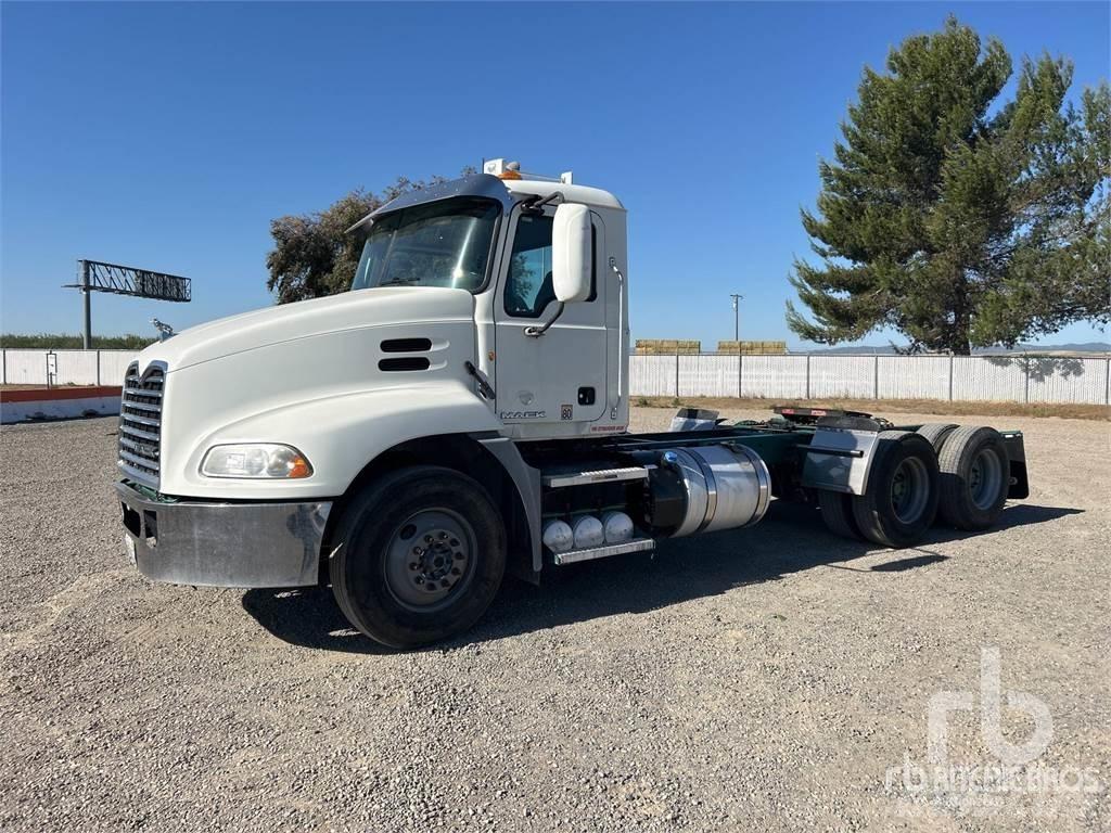 Mack CXU613 وحدات الجر