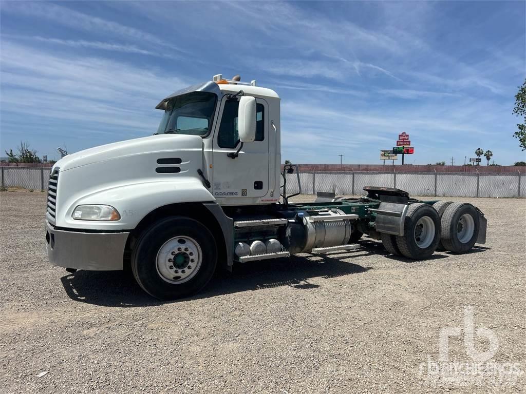 Mack CXU613 وحدات الجر