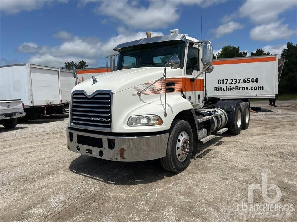 Mack CXU613 وحدات الجر
