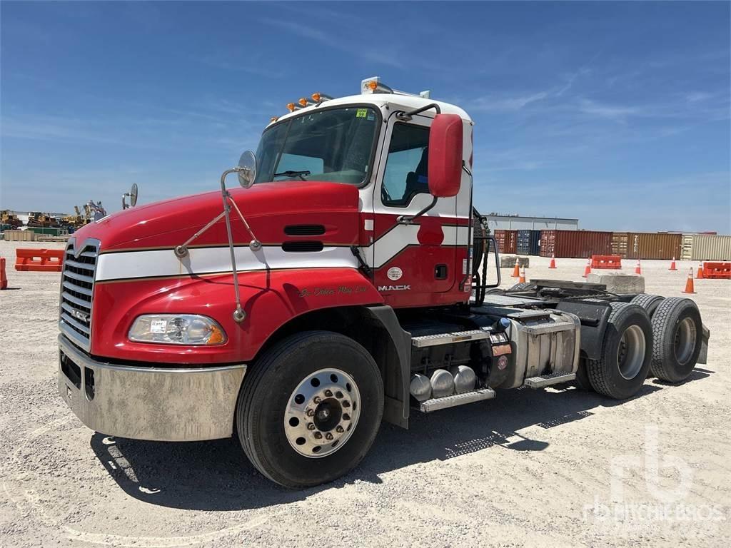 Mack CXU613 وحدات الجر