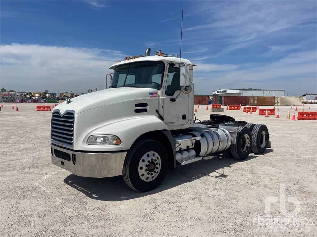 Mack CXU613 وحدات الجر