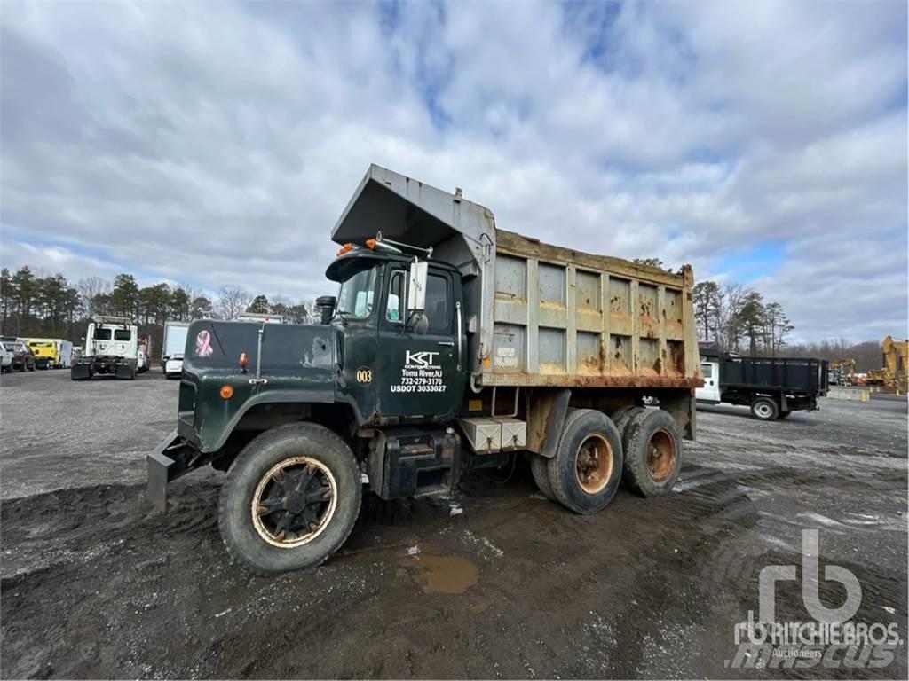 Mack DM688SX شاحنات قلابة