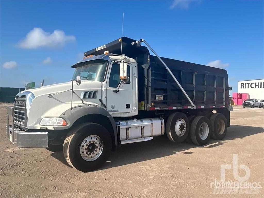 Mack GU813 شاحنات قلابة