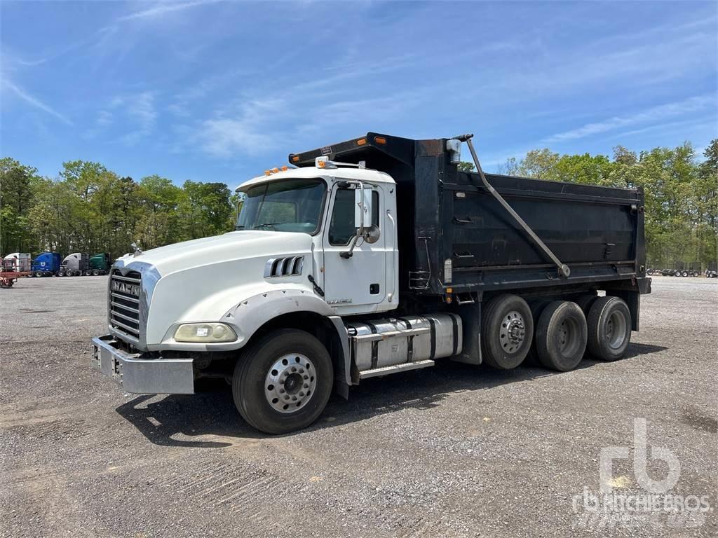 Mack GU813 شاحنات قلابة