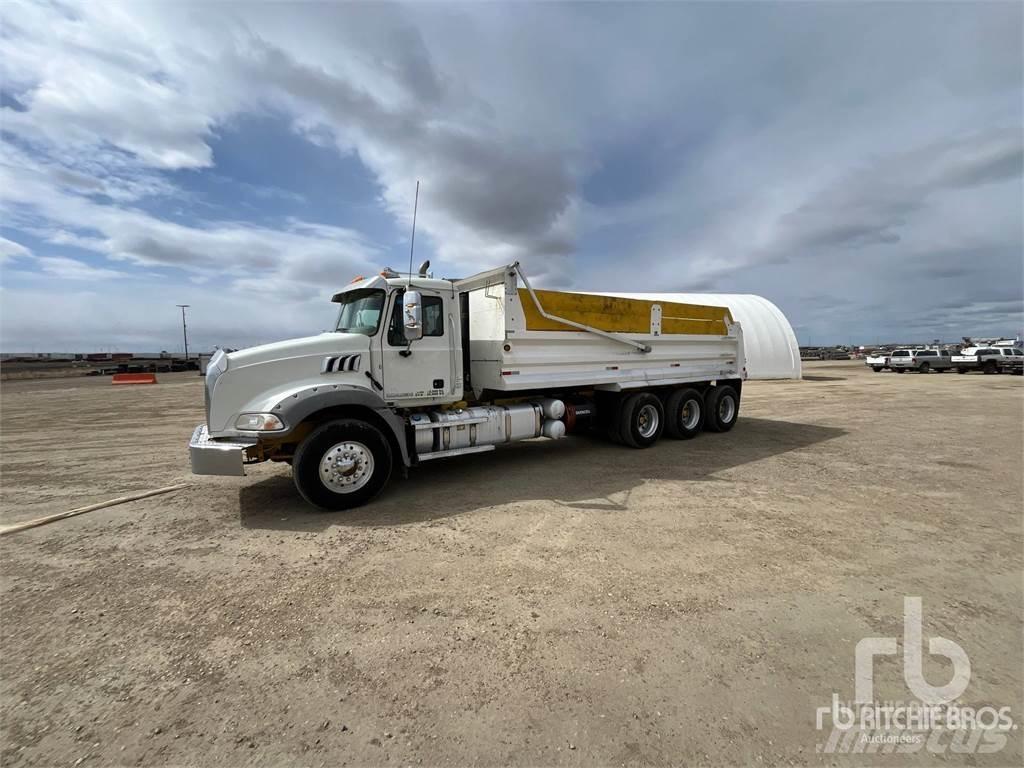 Mack GU814 شاحنات قلابة