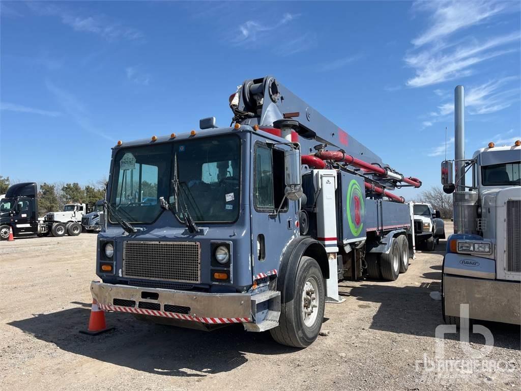 Mack MR688S شاحنات خرسانة