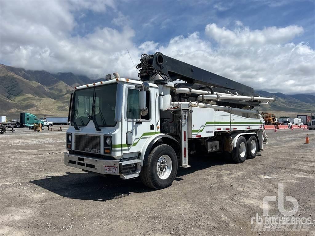 Mack MR688S شاحنات خرسانة