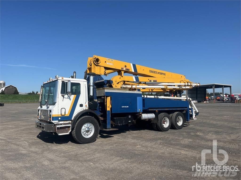 Mack MR688S شاحنات خرسانة