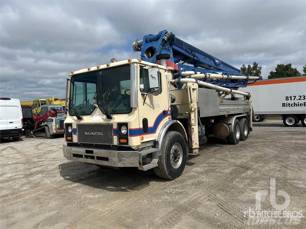 Mack MR688S شاحنات خرسانة