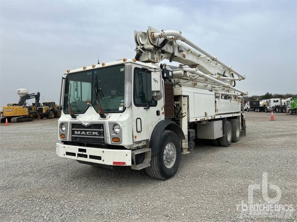 Mack MRU613 شاحنات خرسانة