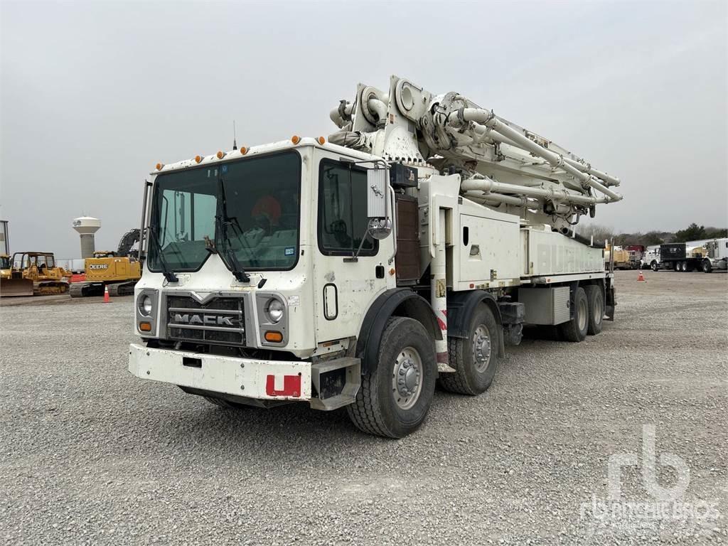 Mack MRU613 شاحنات خرسانة