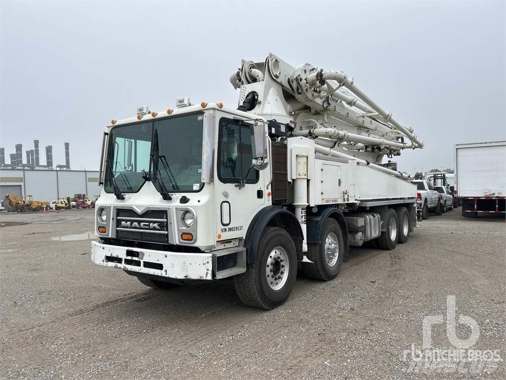 Mack MRU613 شاحنات خرسانة