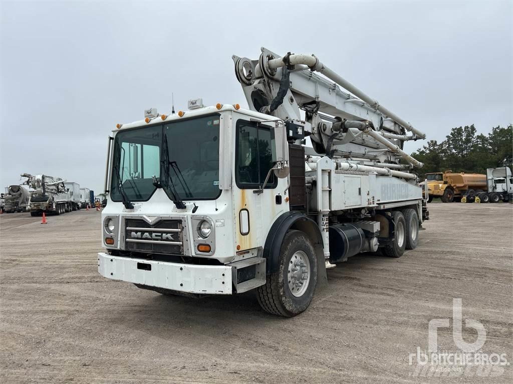Mack MRU613 شاحنات خرسانة