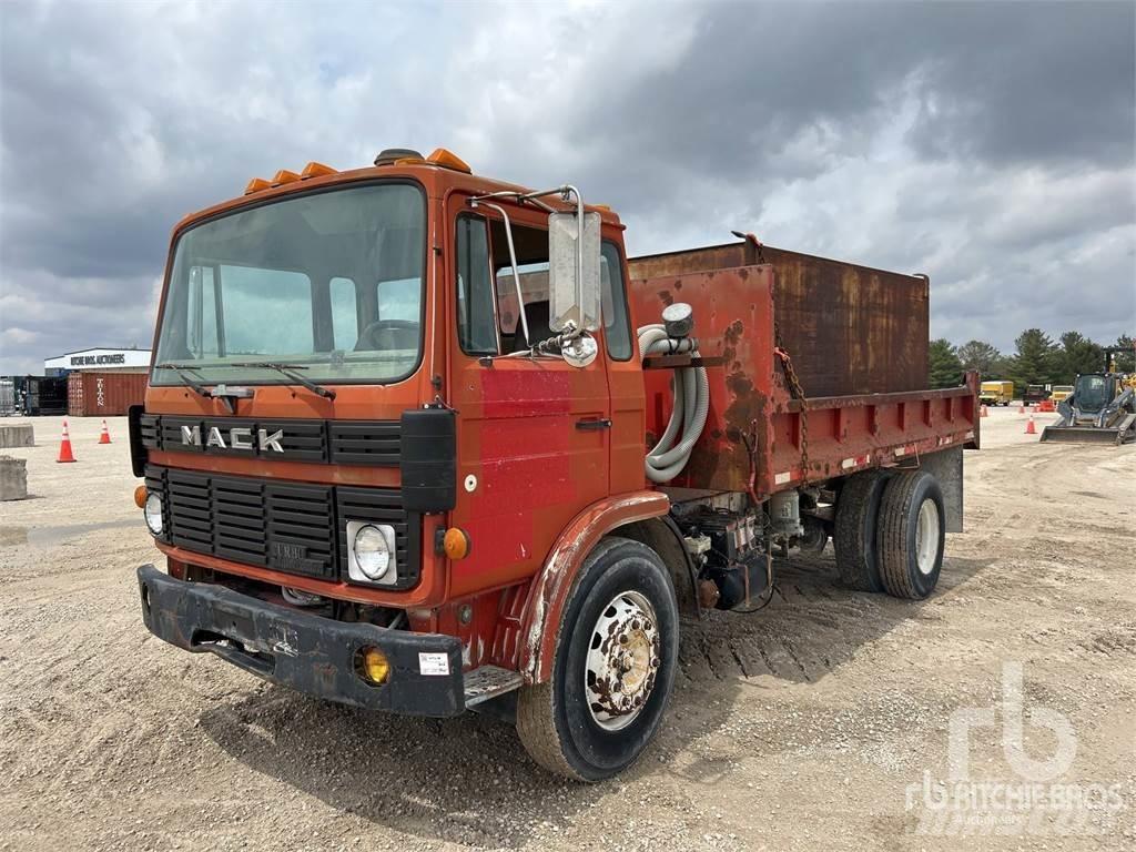 Mack MS200 شاحنات مسطحة/مفصلية الجوانب