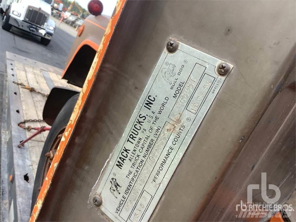 Mack R685ST وحدات الجر