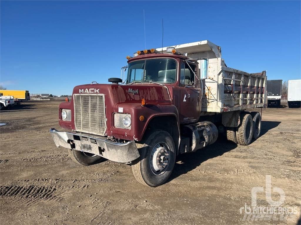 Mack R688ST شاحنات قلابة