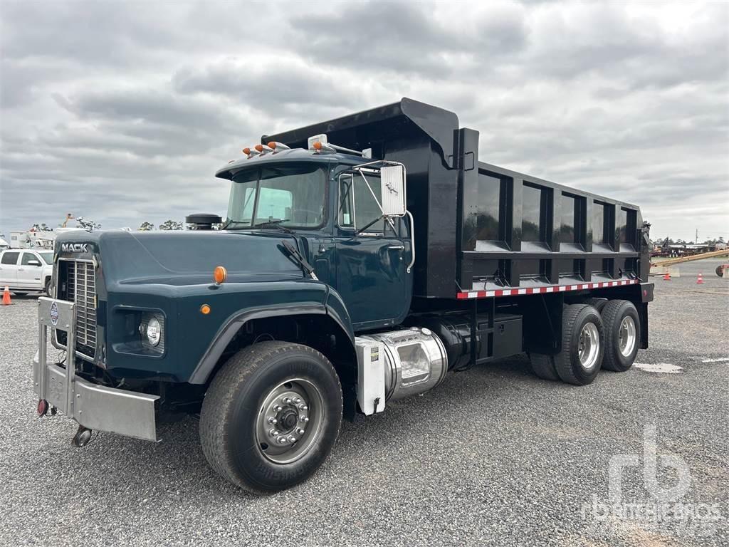 Mack RB688S شاحنات قلابة