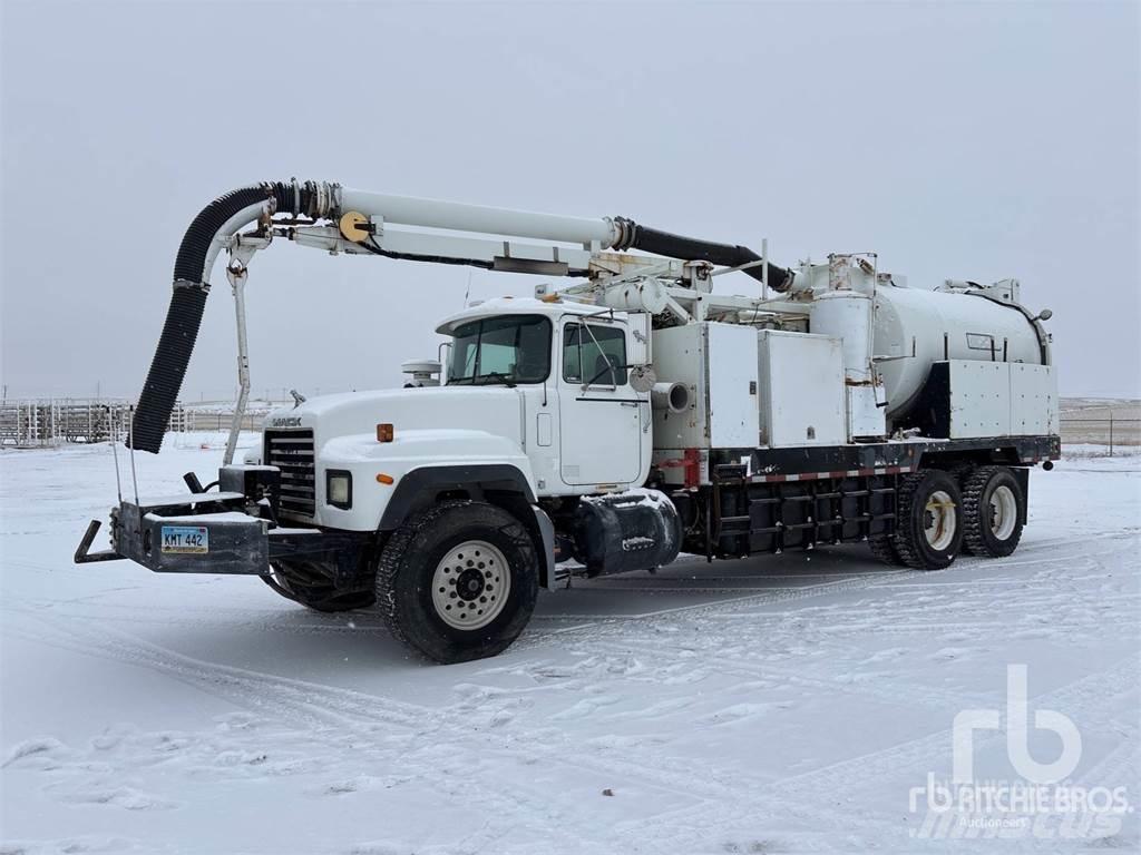 Mack RD600 شاحنات مزدوجة / خلخلة