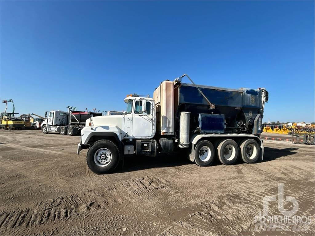 Mack RD688S شاحنات خرسانة